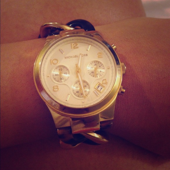 No trades.Reduced.  Authentic Michael Kors watch💛