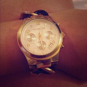 No trades.Reduced. Authentic Michael Kors watch💛