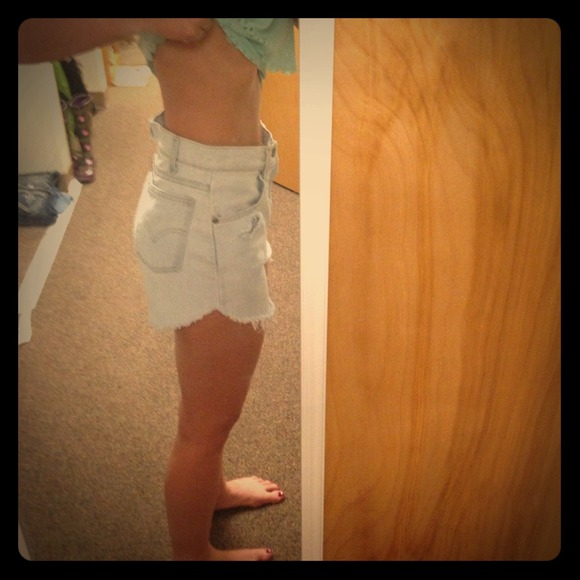 VINTAGE High-Waisted Levi's Shorts :)