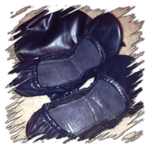 GAP Navy City Flats! 😍