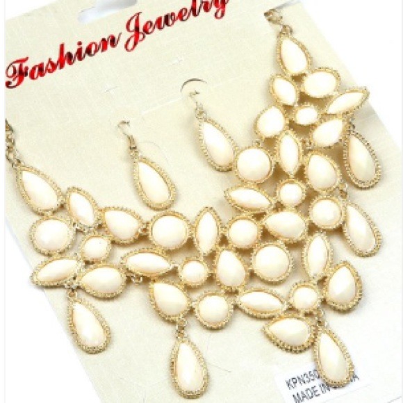 Gold teardrop necklace .