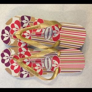******SOLD IN BUNDLE******Floral Havaianas