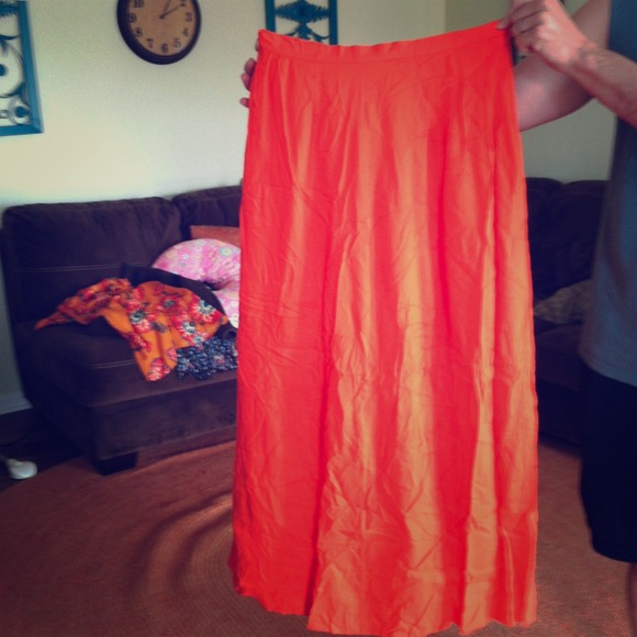 Size 6 Anne Taylor loft long skirt