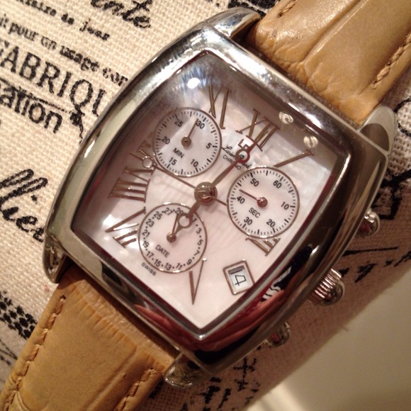 Beautiful Watch, tan, leather band!