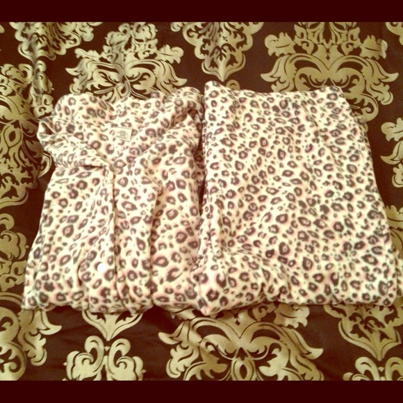 ❌SOLD IN BUNDLE❌ Pajama set