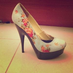 shoes and strappless top. Reserved!!!