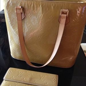 Authentic Louis vuitton wallet and bag