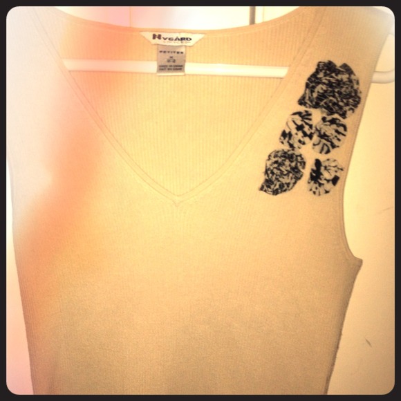 Chic form fitting top