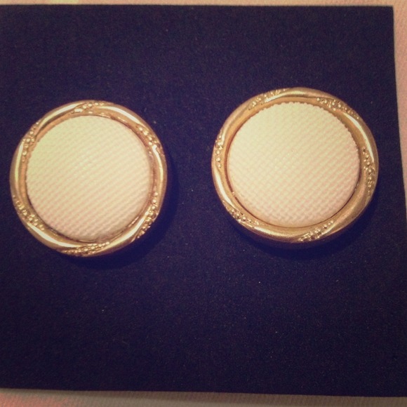 Pressure earrings