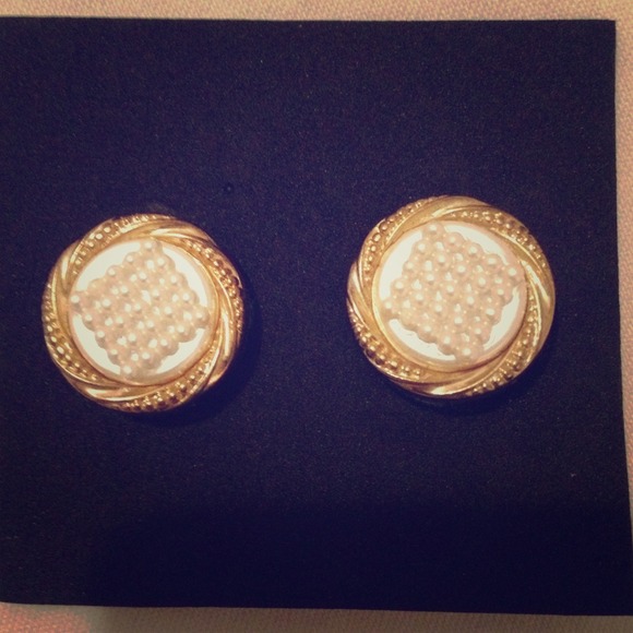 Pressure earring