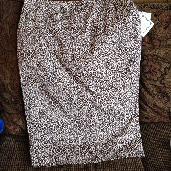 *Sold*Leopard print skirt