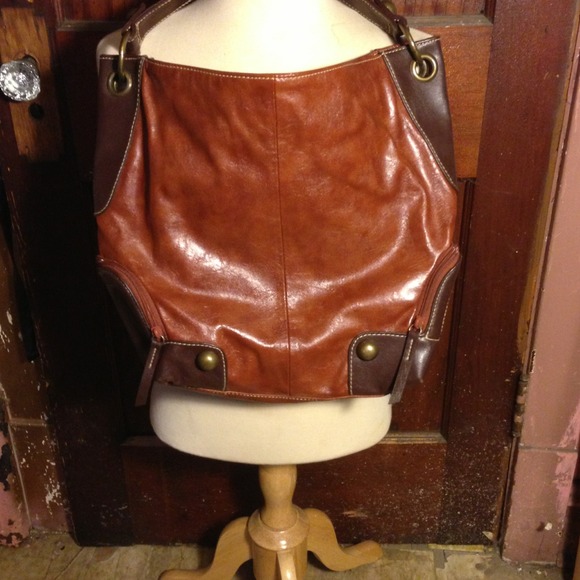 Pretty brown bucket style purse.