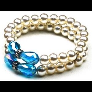 NWT, Double Layered Pearl Bracelet w/ Bead Accent!