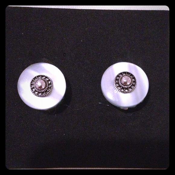 Pressure earring