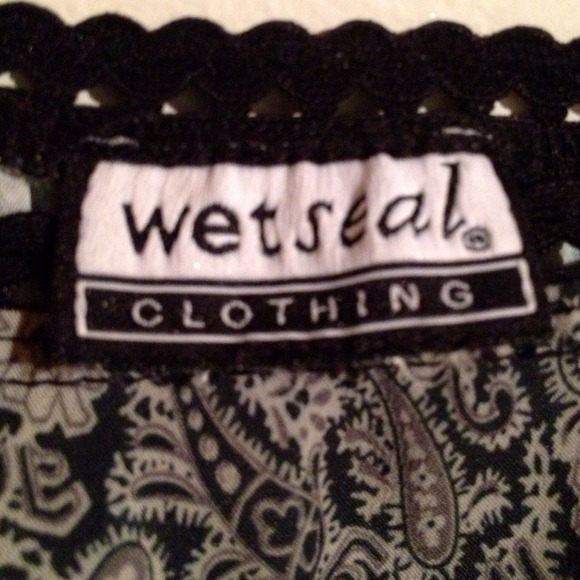 WetSeal 100% Black & White Paisley Skirt ❤