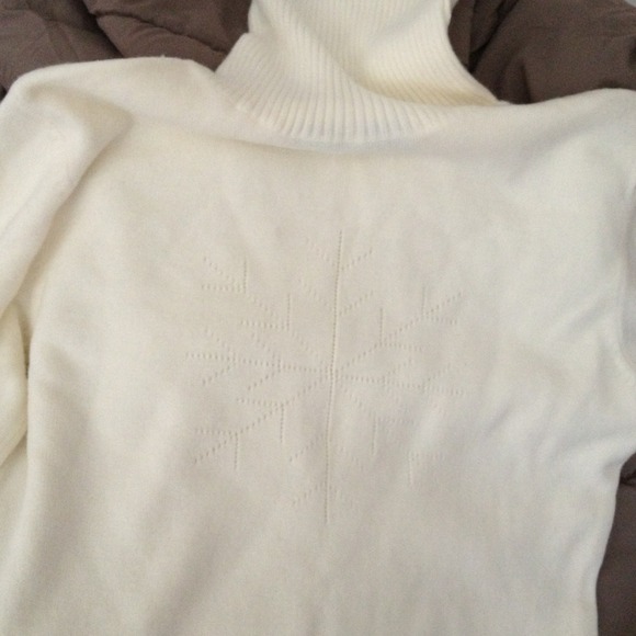 White high neck sweater