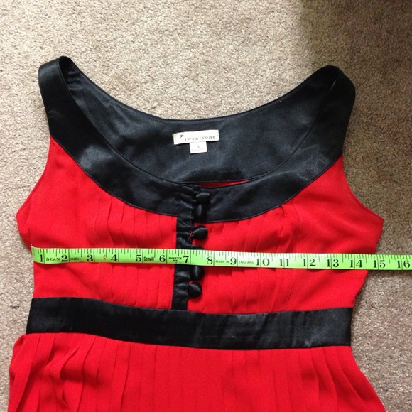 Red and black pleated dress - Picture 4 of 4