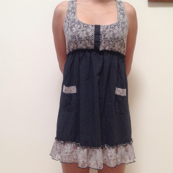 🔴SOLD to @tpedersen🔴 TankDress with Lace detail.