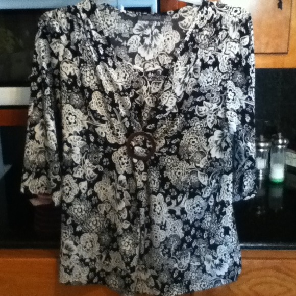 Dress shirt with buckle decal