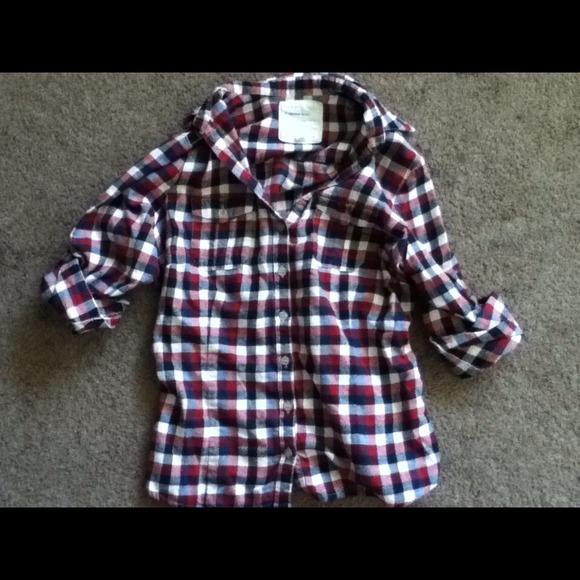 🔴Sold🔴 Red plaid/flannel shirt.