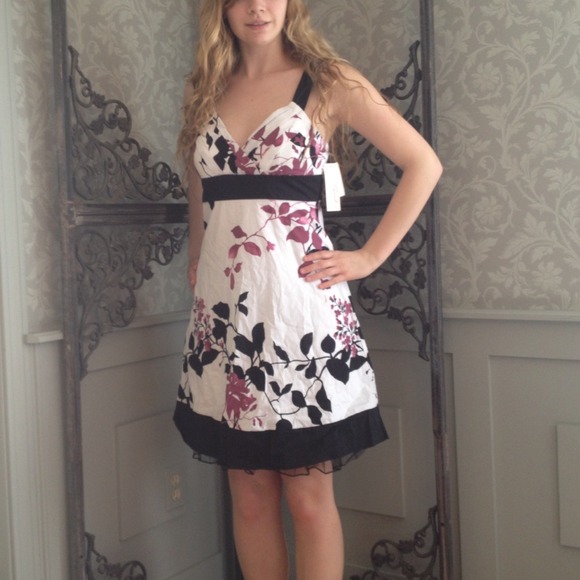 Dresses & Skirts - Floral Spring Dress