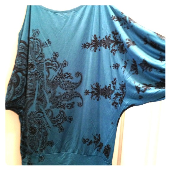 SOLD❌❌❌Silky teal and black kimono shirt