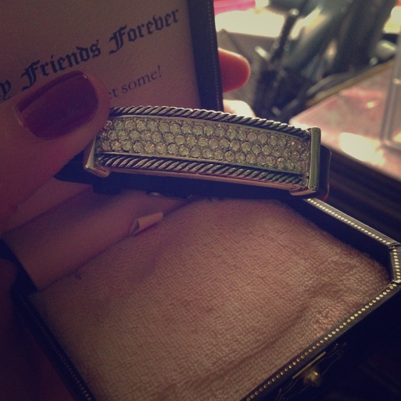 Juciy couture braclet! - Picture 1 of 3