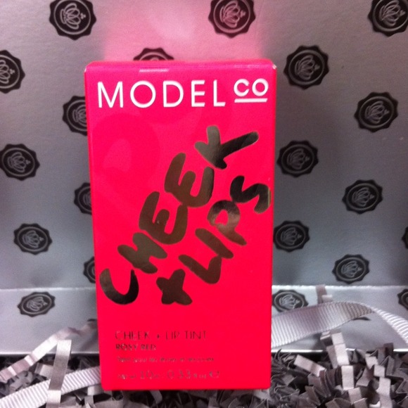 MODEL Co Cheek and Lip Tint in Rose Red