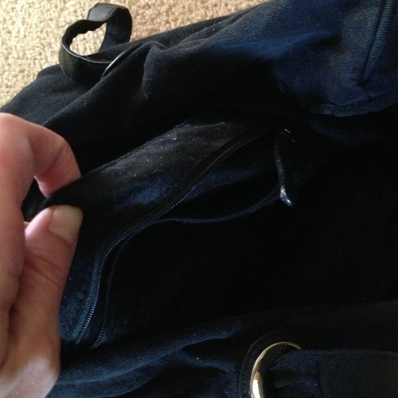 Drawstring vs tote - Picture 2 of 4