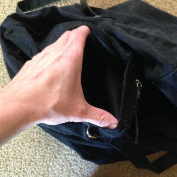 Drawstring vs tote - Picture 3 of 4