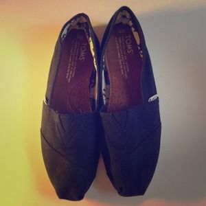 TOMS- like new!!!