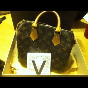 Authentic LOuis Vuitton 25 Speedy Monogram
