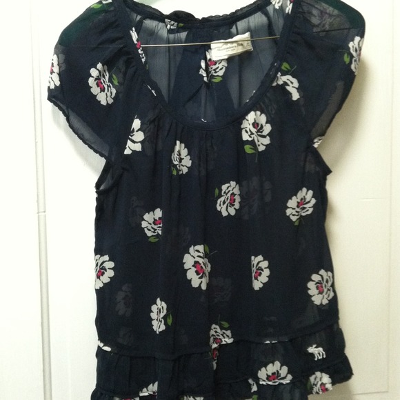 A& F top bundled with hollister pink n white sw