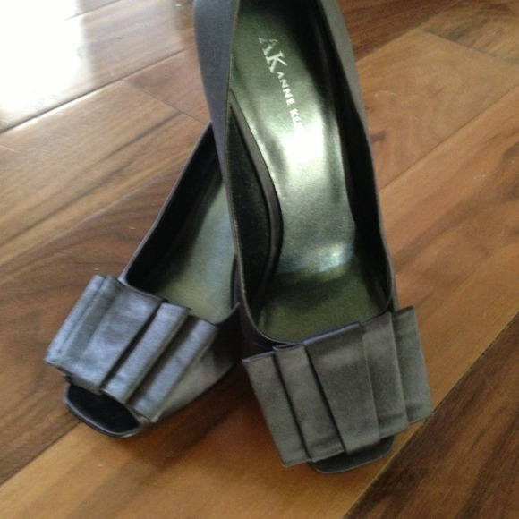 Bow front pumps. Anne Klein - Picture 3 of 3