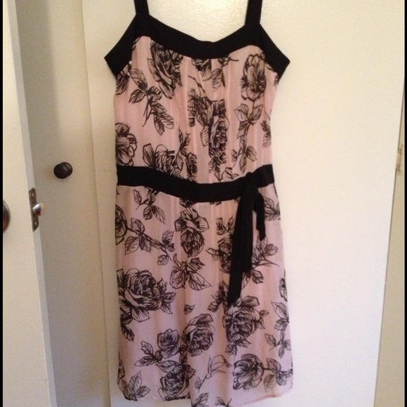 Spring chiffon dress LOFT