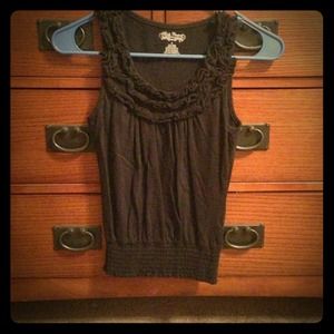 Ruffled sleeveless