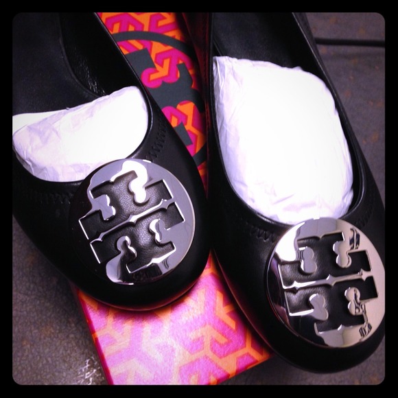 ❌SOLD❌ NWT Tory Burch Reva flats