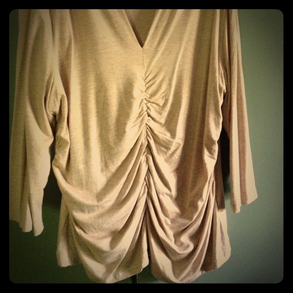 Long sleeve gold tone tee shirt, sz XXL but is XL