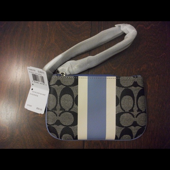 Authentic Coach signature small wristlet - Picture 2 of 2