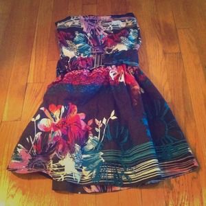 Flowered beach strapless dress