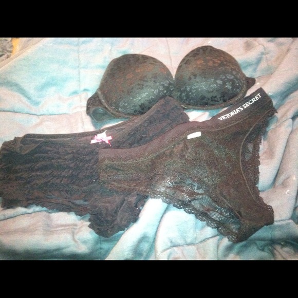 Aerie push up bra with ruffle panty and Vs panty