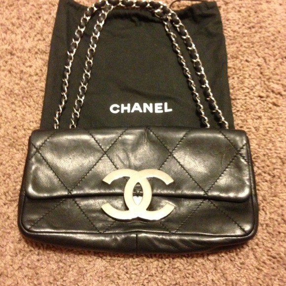 Authentic leather Chanel purse