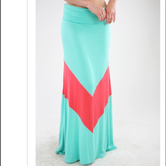 SALE! $20 shipped paypal! Mint chev maxi skirt - Picture 1 of 2