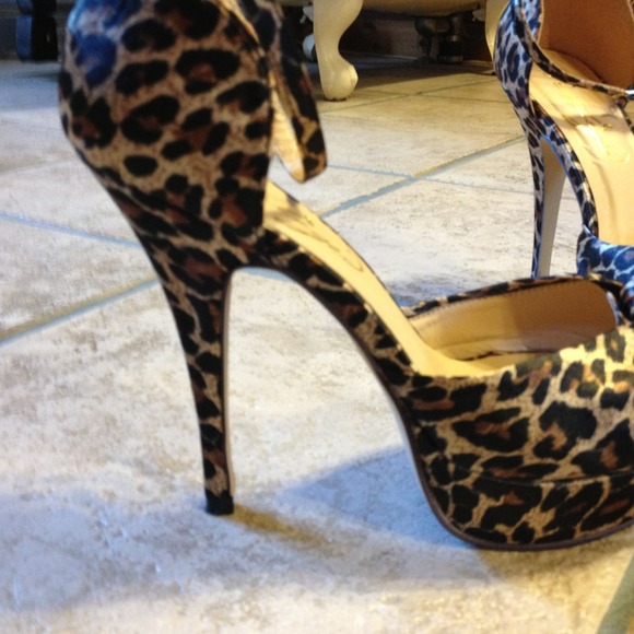 Sold Leopard Print Platform Heels - Picture 3 of 4