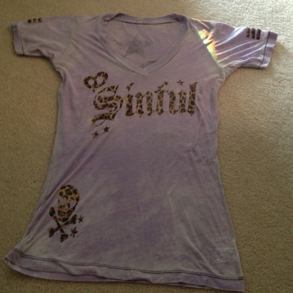 🚫🚫Traded🚫🚫Light purple burnout Sinful t shirt