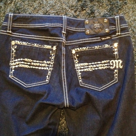 SOLD - Awesome Miss Me Jegster Easy Skinny Jeans