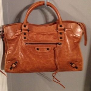 ✋Reserved ✋Look alike Balenciaga✨ real leather