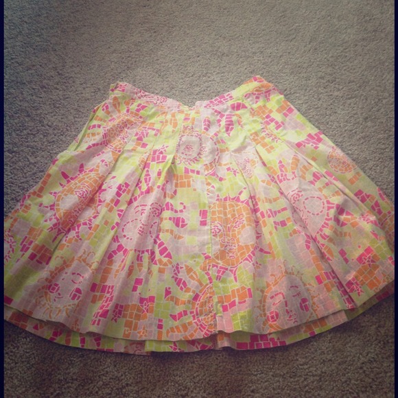Guess skirt!