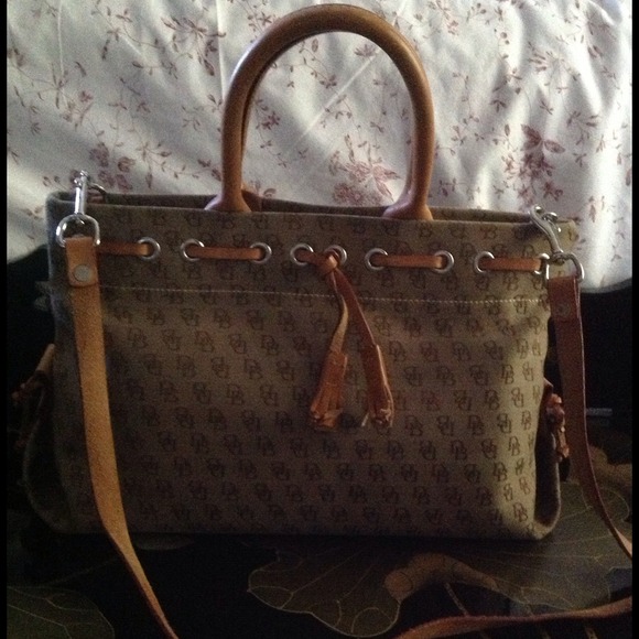 ❌SOLD❌Dooney & Bourke Handbag - Picture 2 of 3