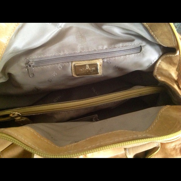 💥💥💥$50 markdown💥💥👜👜 Chic, Classy...CCC👜👜 - Picture 3 of 3
